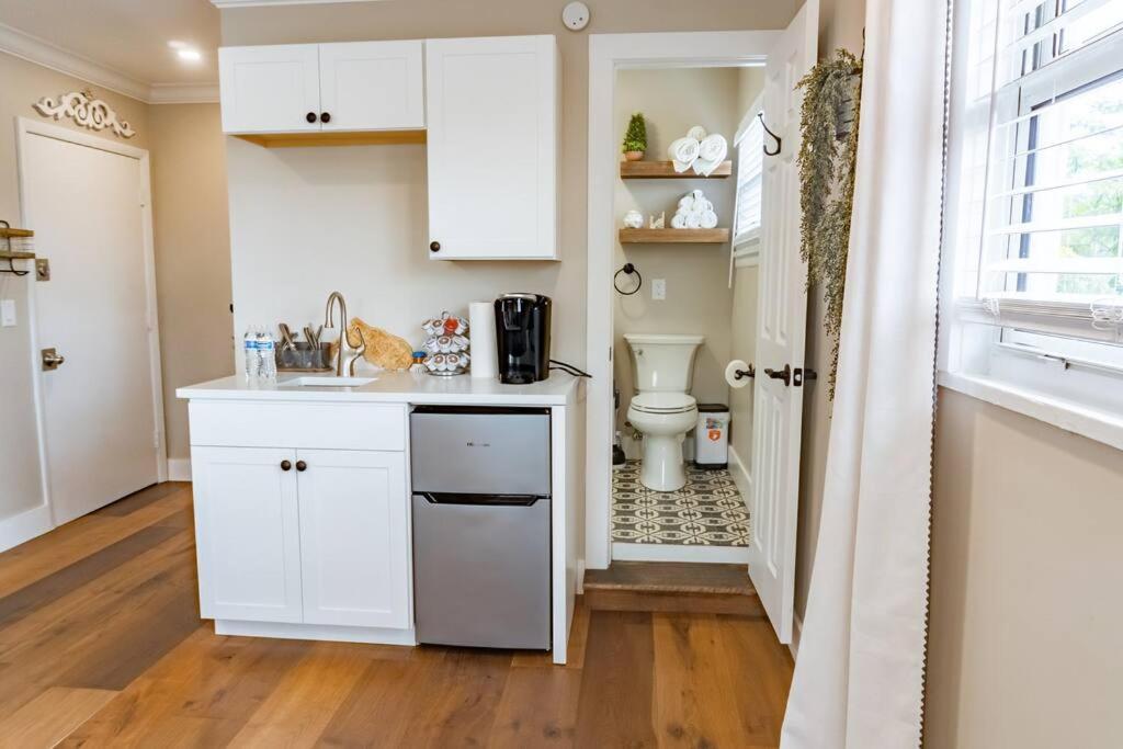 Renovated Downtown Apartment - B غرب شاطئ بالم المظهر الخارجي الصورة