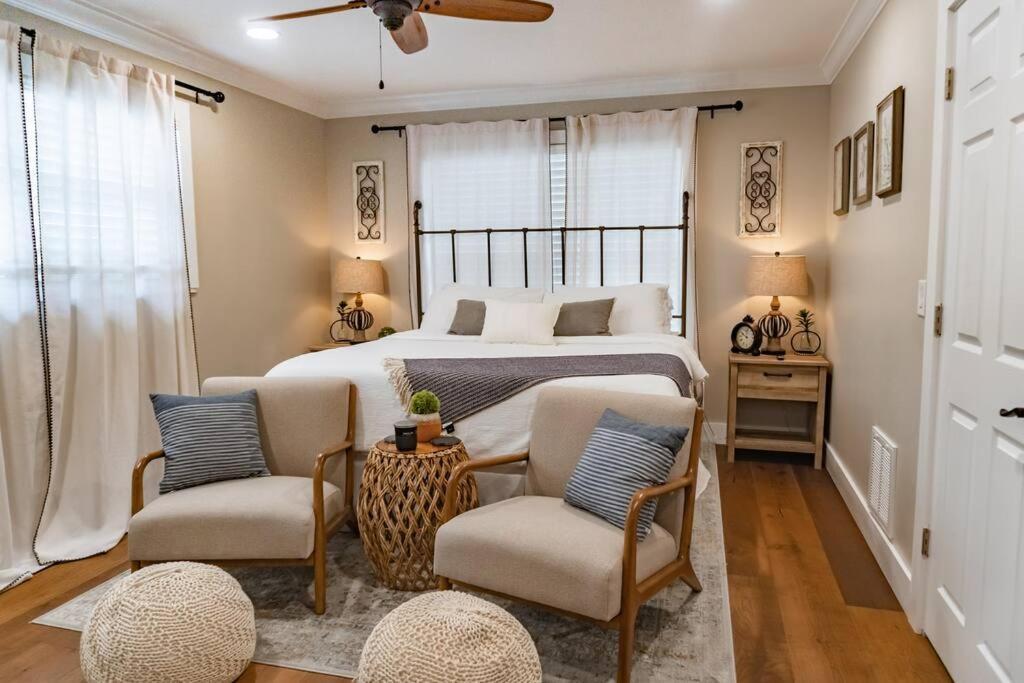 Renovated Downtown Apartment - B غرب شاطئ بالم المظهر الخارجي الصورة